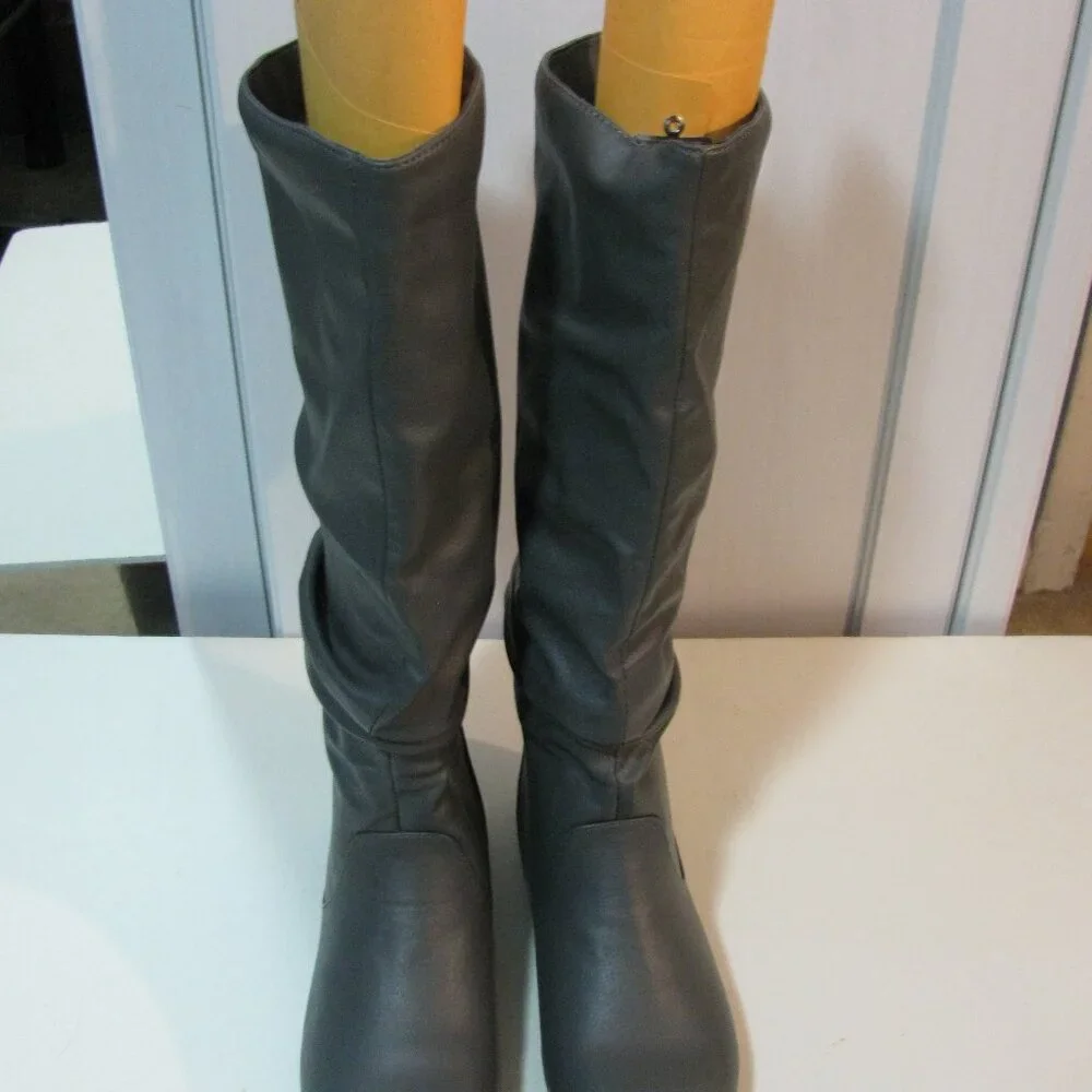 New Gray Boots Size 6 1/2 NWOT No Heel New